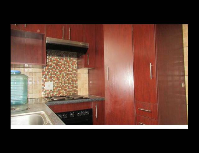 2 BEDROOM APARTMENT FOR SALE IN FLORIDA LAKE